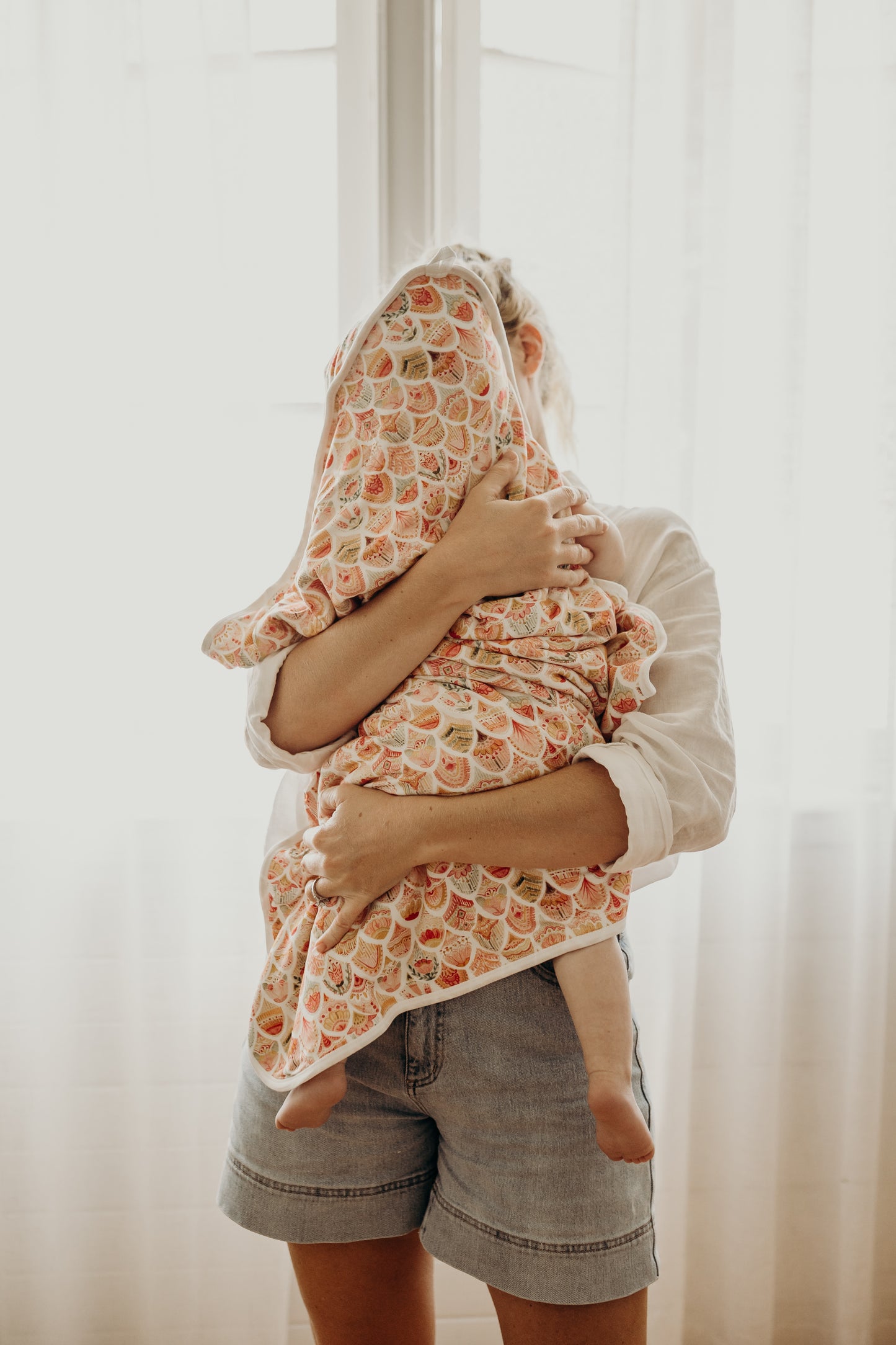 BABY HOODED TOWEL - FLORAL SCALE