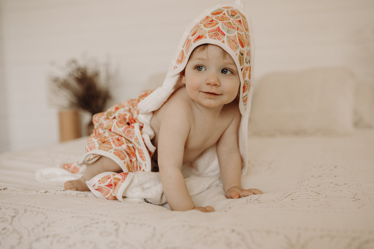 BABY HOODED TOWEL - FLORAL SCALE