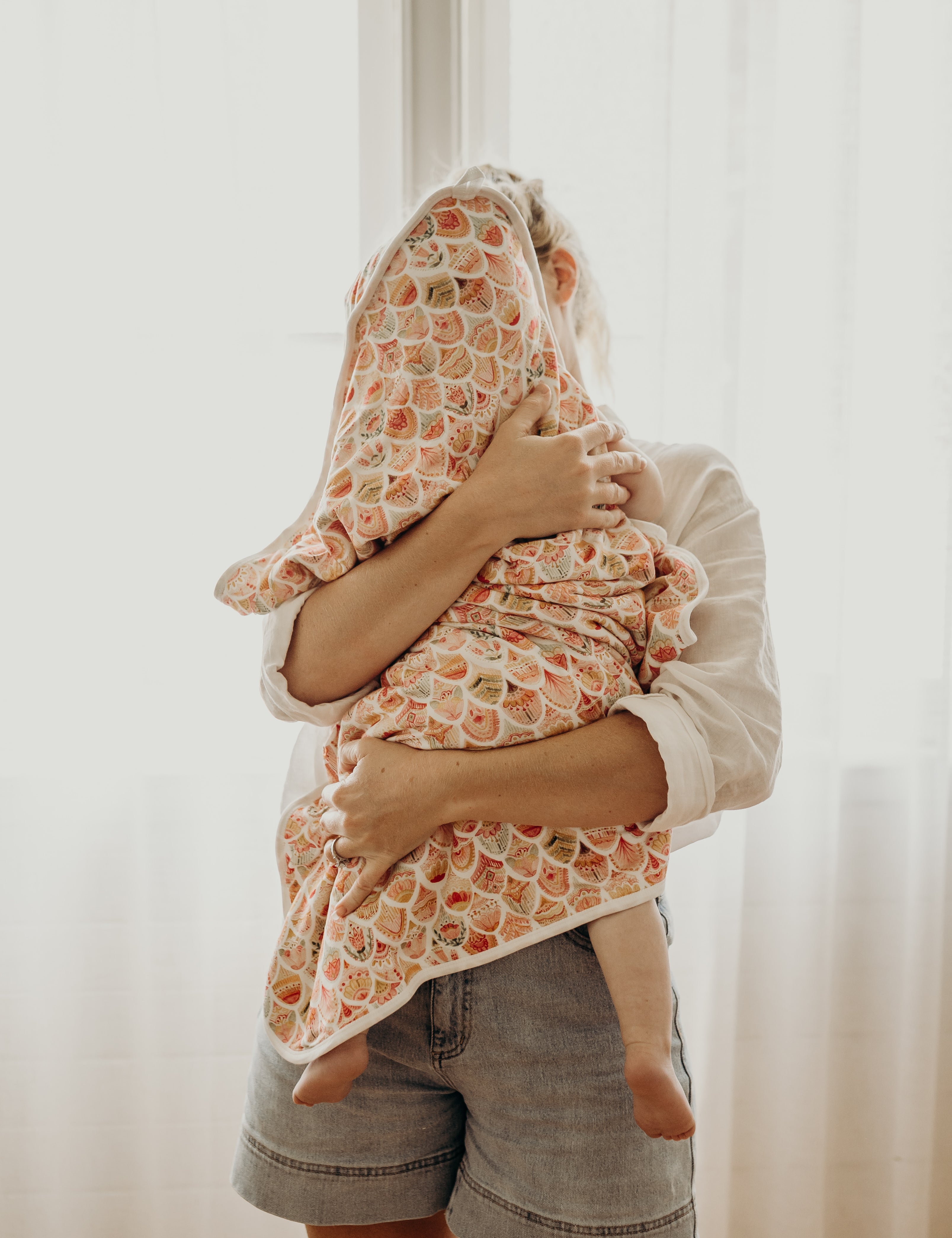 BABY HOODED TOWEL - FLORAL SCALE