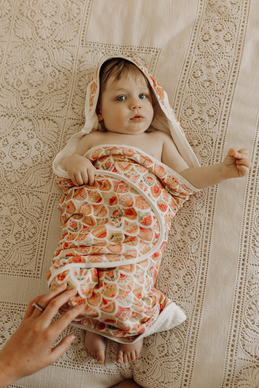 BABY HOODED TOWEL - FLORAL SCALE