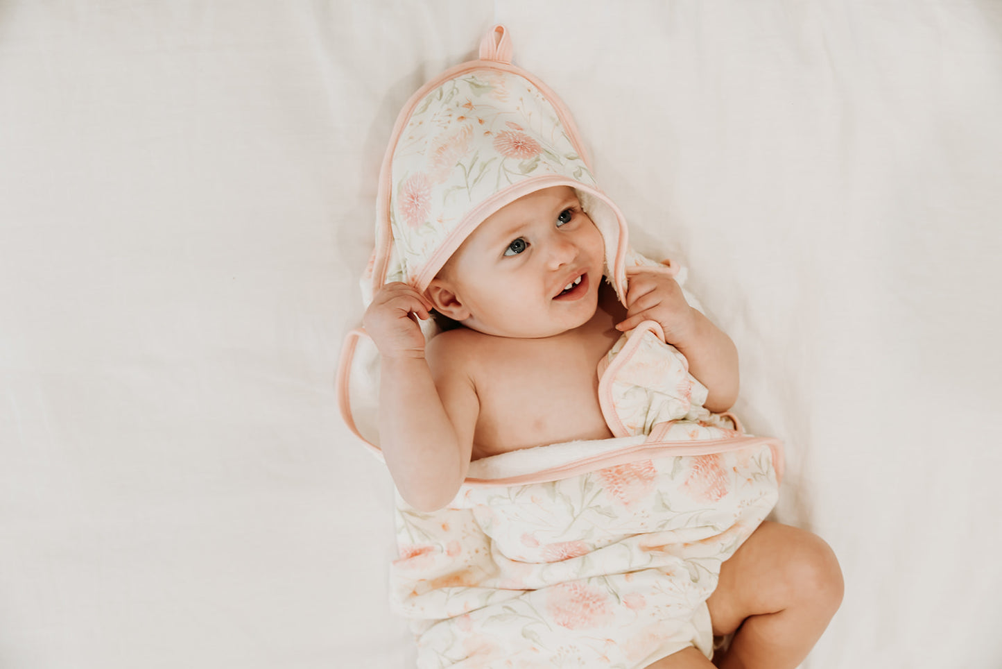 BABY HOODED TOWEL - SWEET FIELDS